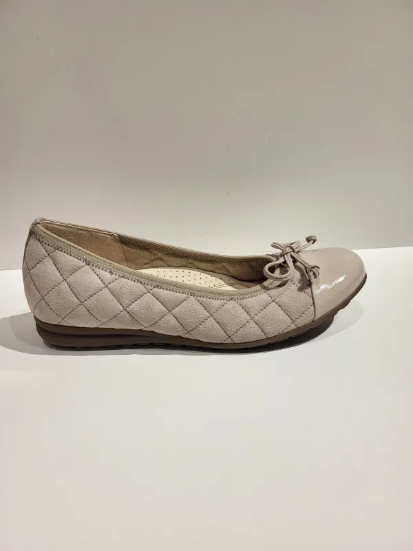 Beige_lak_suede_ballerina_