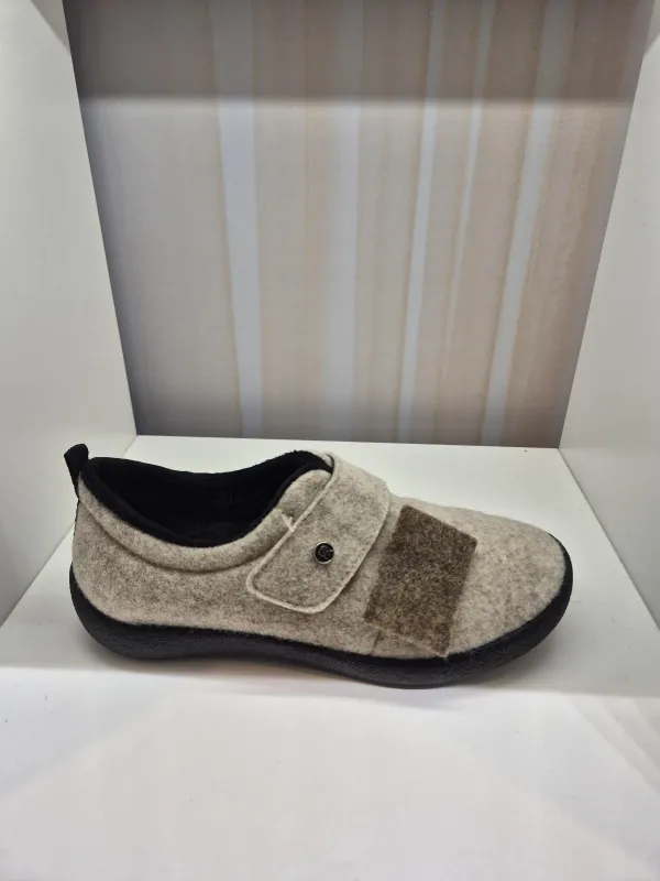 Beige_soft_vilt_pantoffel
