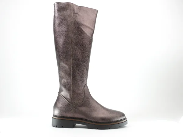 Brons_lange_laars_1