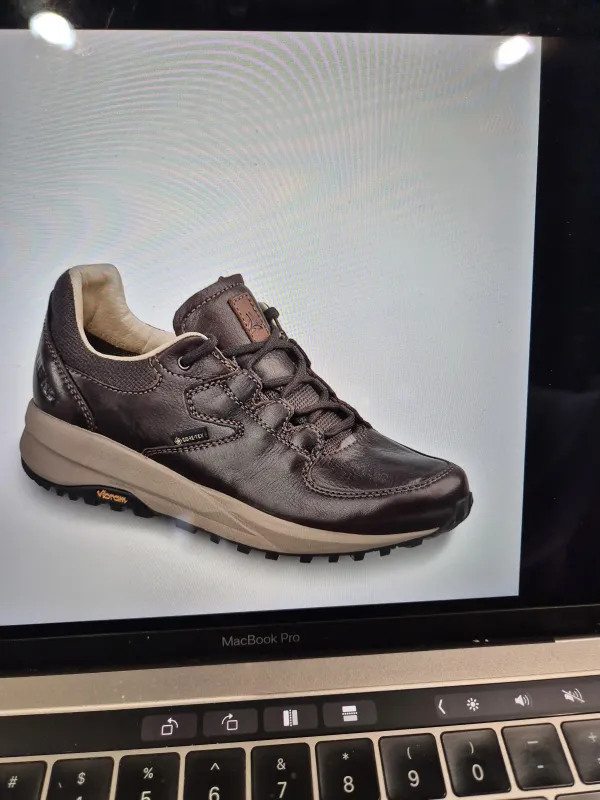 Bruin_Biadene_Lady_Identity