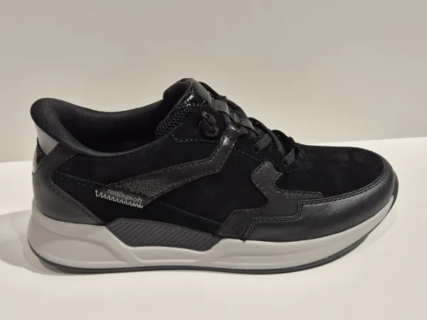 Zwart_slip_in_sneaker_RS