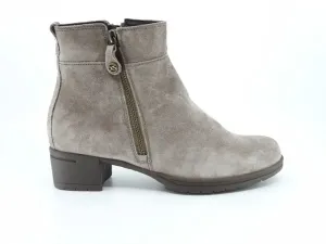 Beige_suede_Hip_boot_H_1