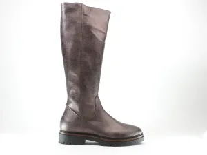 Brons_lange_laars_1