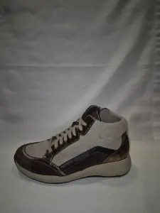 Bruin_beige_combi_veterboot_K