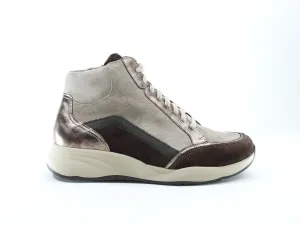Bruin_beige_combi_veterboot_K_1