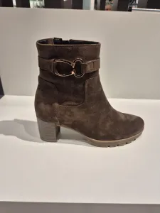 Bruin_velour_enkellaarsje