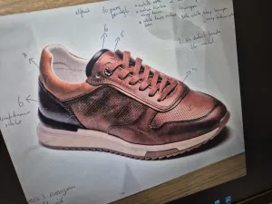 Leren_sneaker_met_veters_en_zool